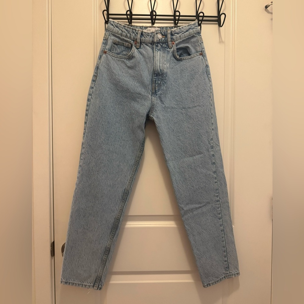Light wash Zara straight Jean